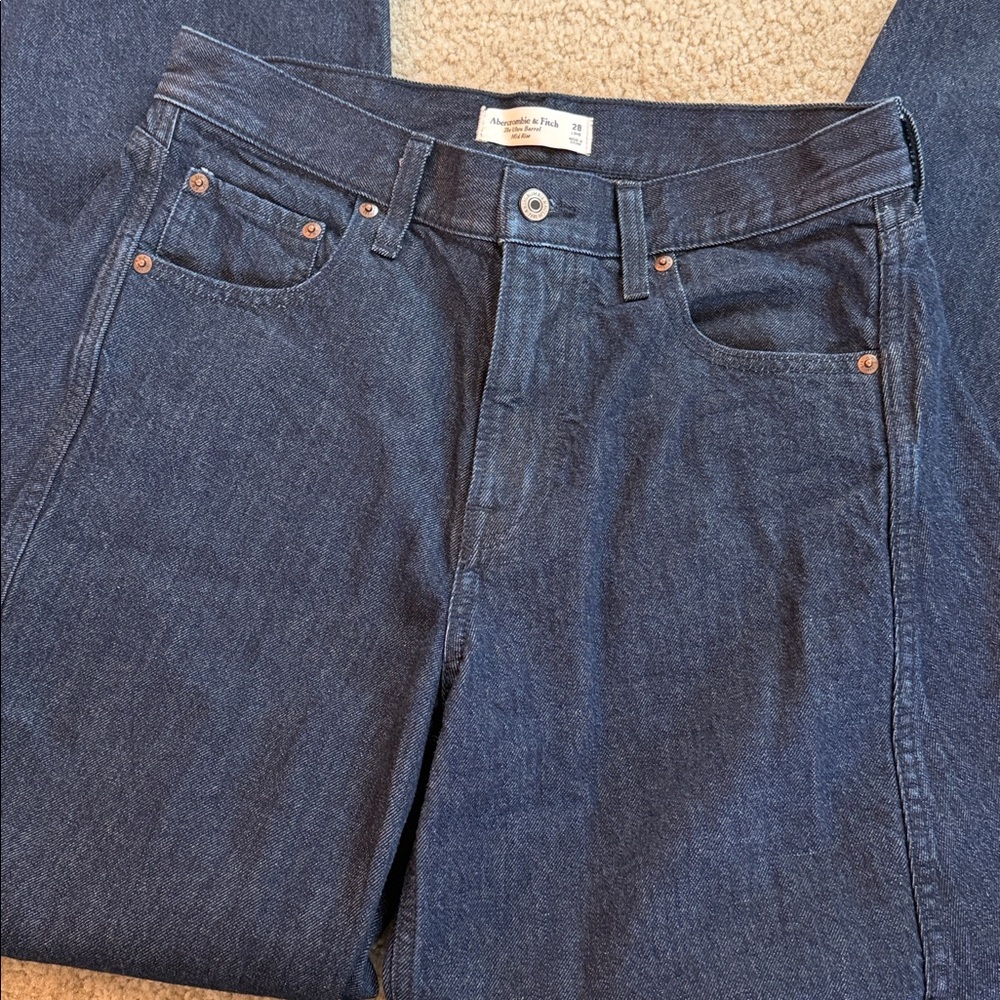 Abercrombie & Fitch The Ultra Barrel Mid Rise Jeans - Picture 4 of 13
